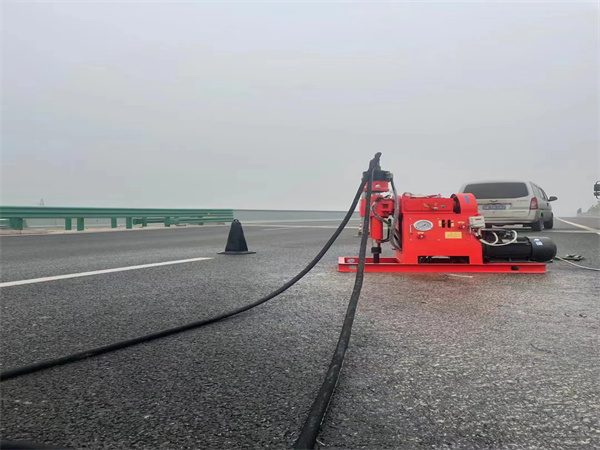 乌烈镇马路路基路面开裂下沉注浆加固灌浆