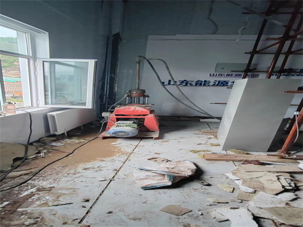 乌烈镇地基基础下沉墙体裂缝加固注浆顶升施工