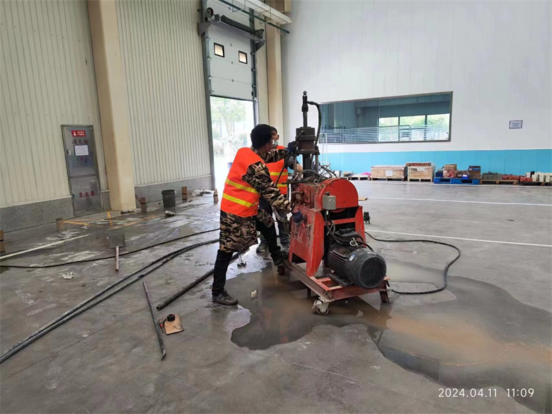 乌烈镇厂房地面下沉塌陷注浆加固施工